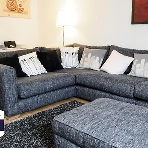 Apartment Peaceful And Quiet In A Bustling, Edinburgh